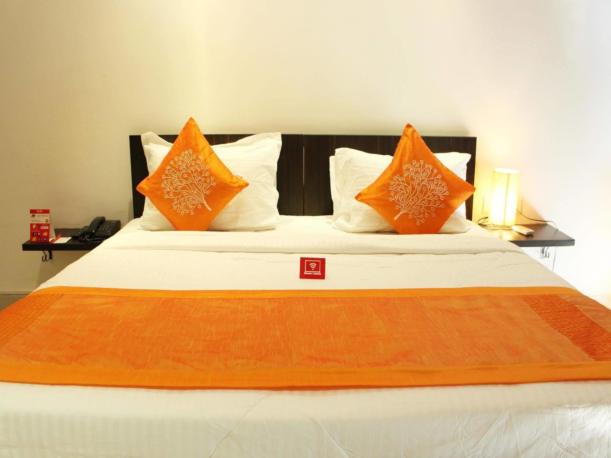 Oyo Flagship 387 Moulsari Avenue Hotel Gurgaon Exterior photo