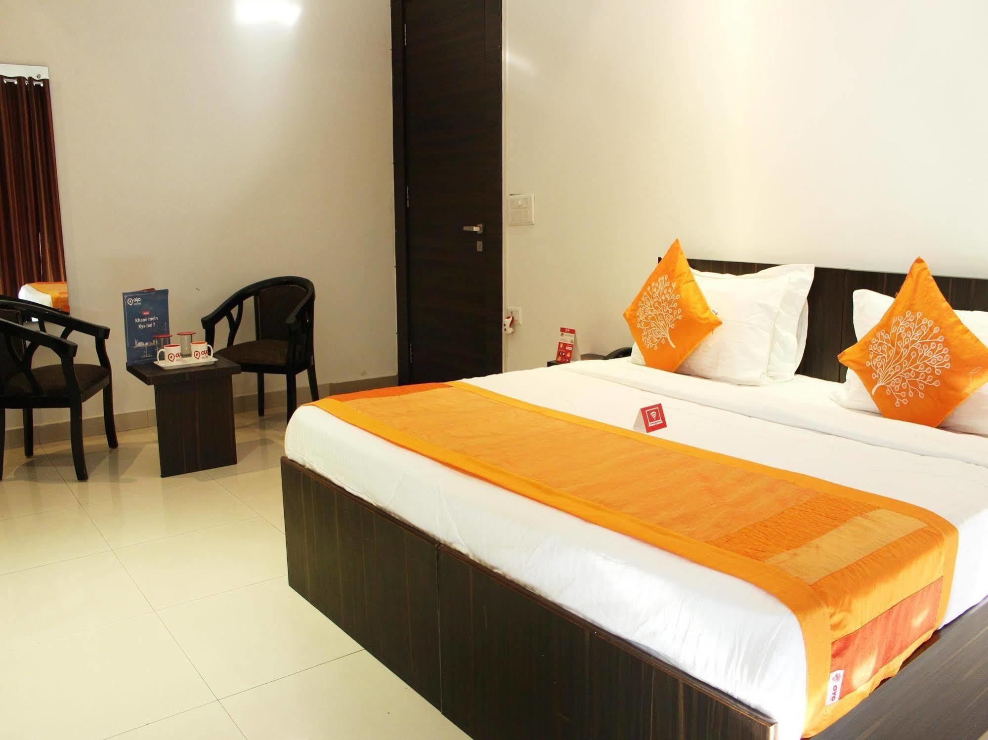 Oyo Flagship 387 Moulsari Avenue Hotel Gurgaon Exterior photo