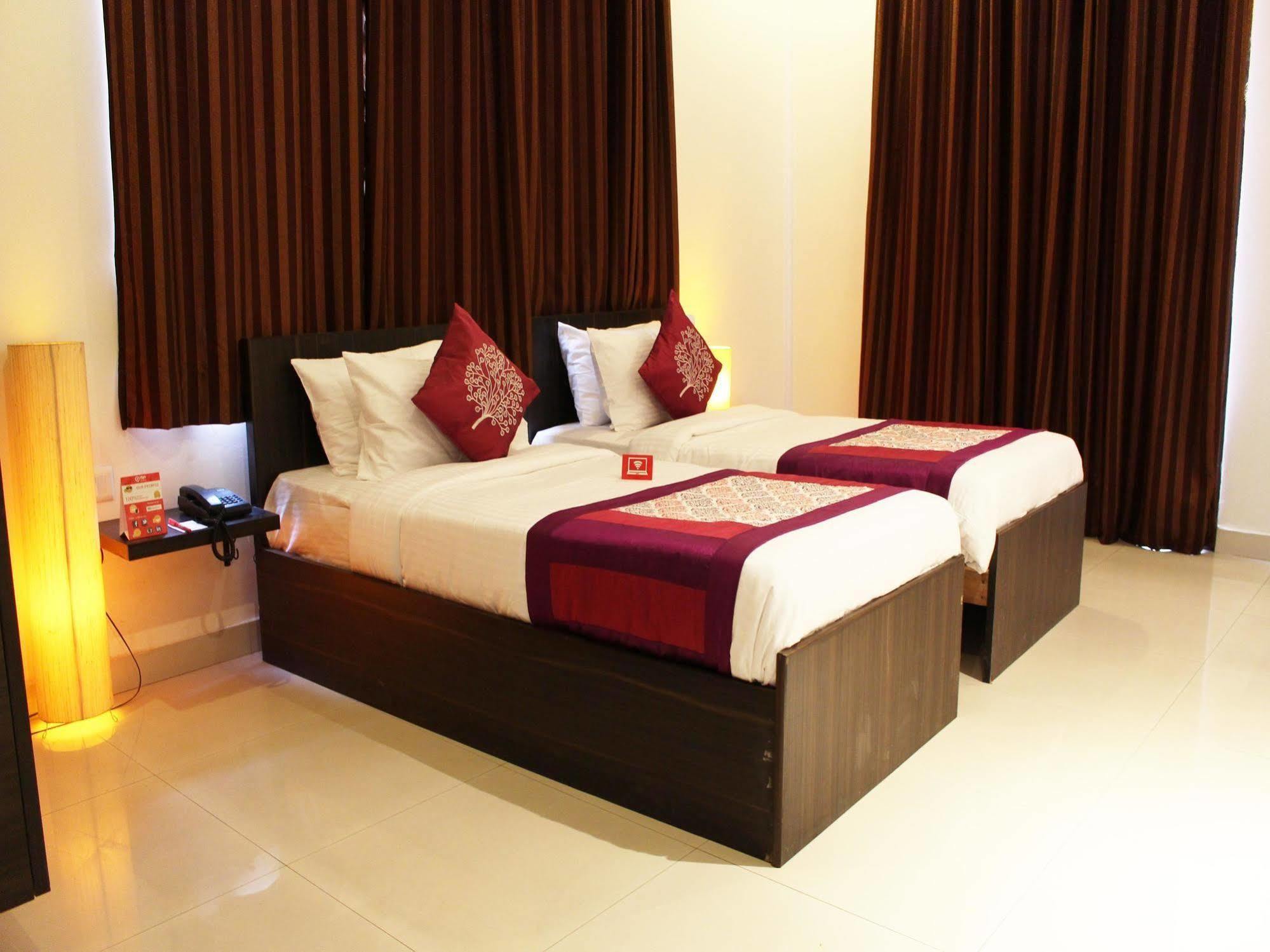 Oyo Flagship 387 Moulsari Avenue Hotel Gurgaon Exterior photo