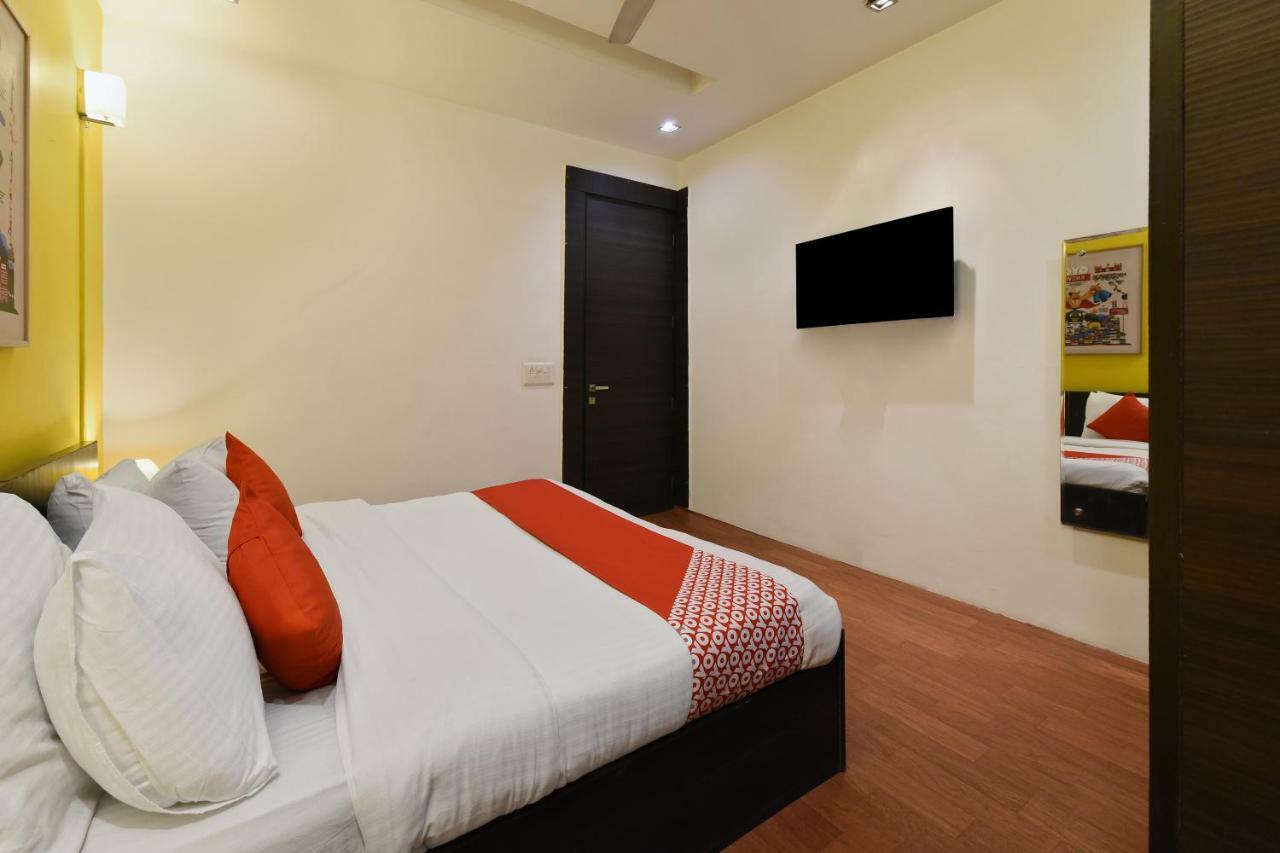 Oyo Flagship 387 Moulsari Avenue Hotel Gurgaon Exterior photo
