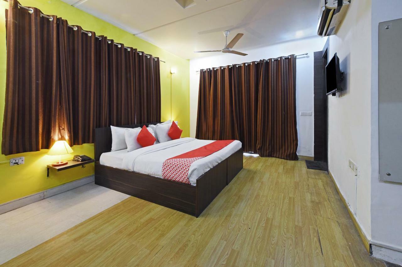 Oyo Flagship 387 Moulsari Avenue Hotel Gurgaon Exterior photo